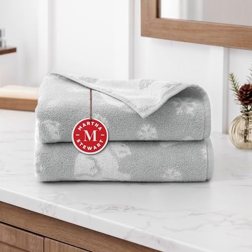 Martha Stewart Arctic Bears Holiday Bath Towels Set of 2 Gray White