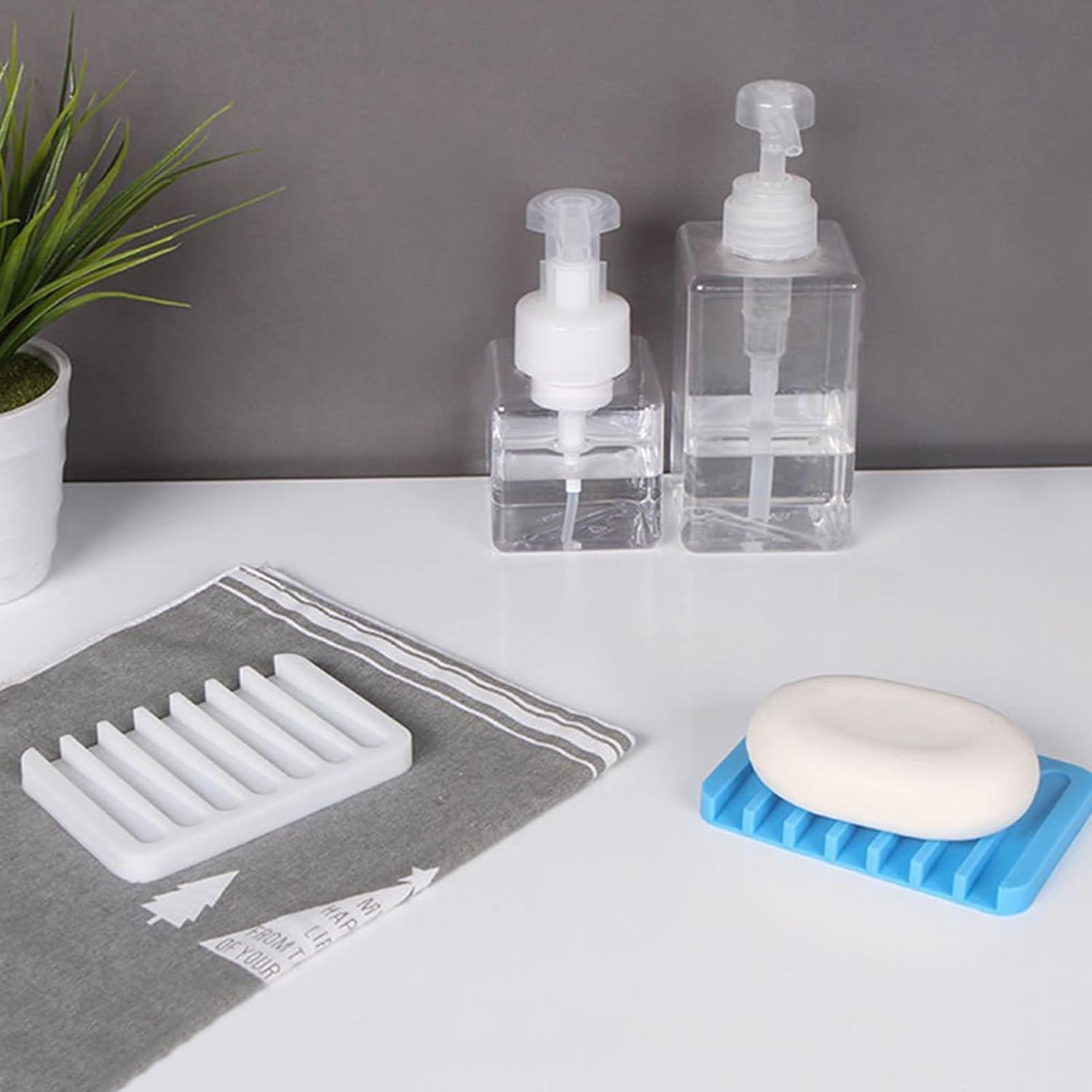 Loyliawa Silicone Soap Dish Quick Self-Draining Anti-Skid Leakproof Bath Holder