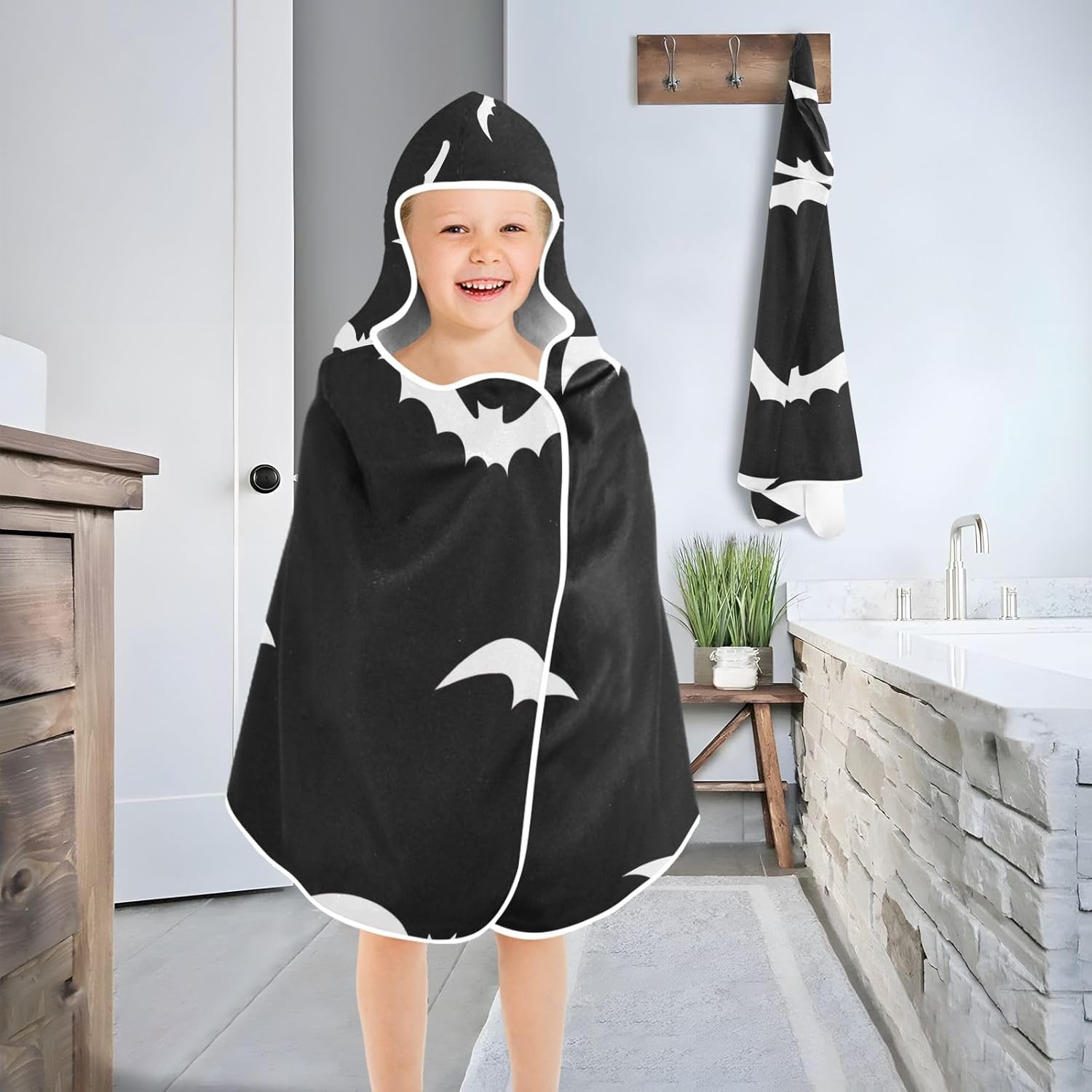 CHIFIGNO Personalized White Bats Black Toddler Bath Towel