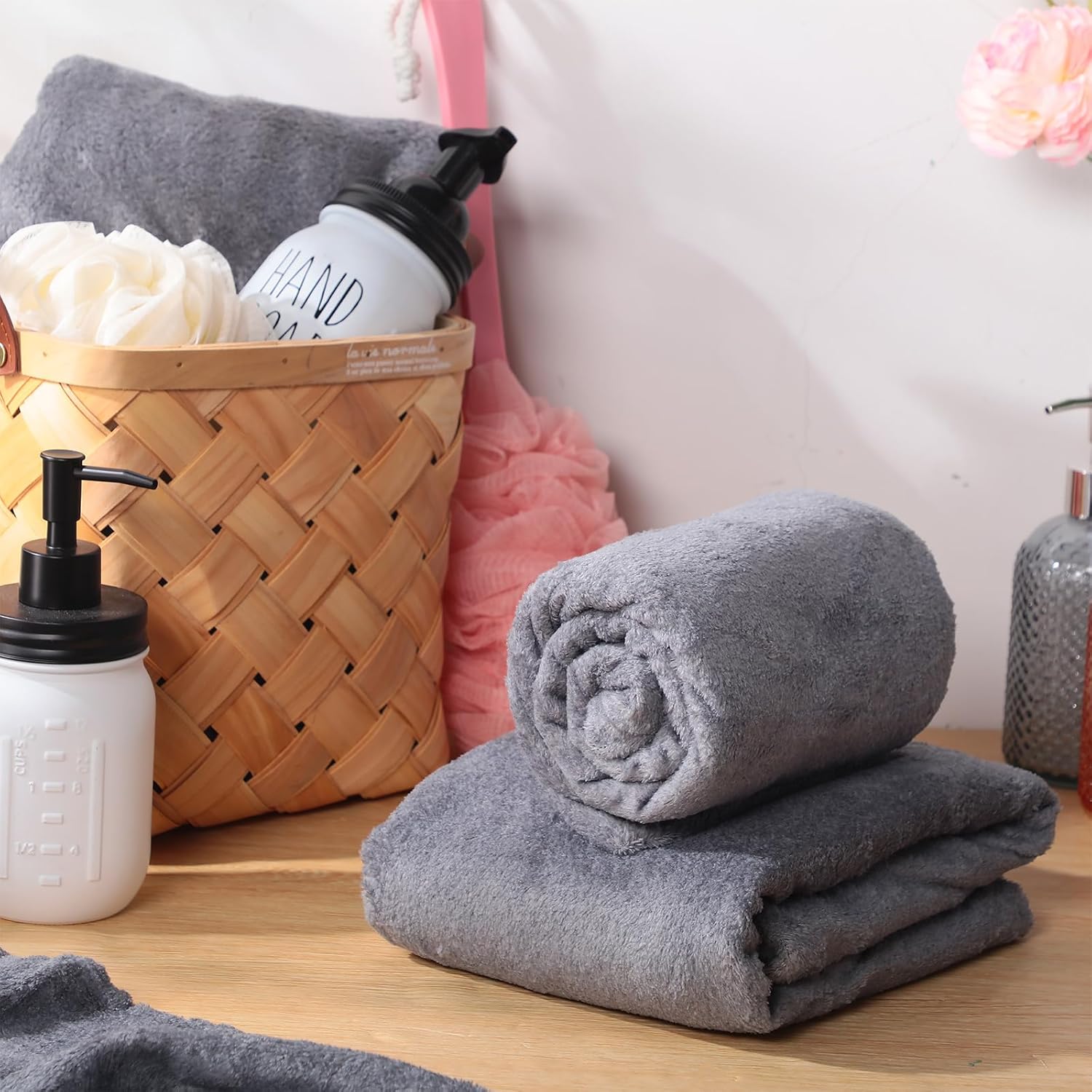Newwiee 24 Pcs Coral Velvet Microfiber Bath Towels