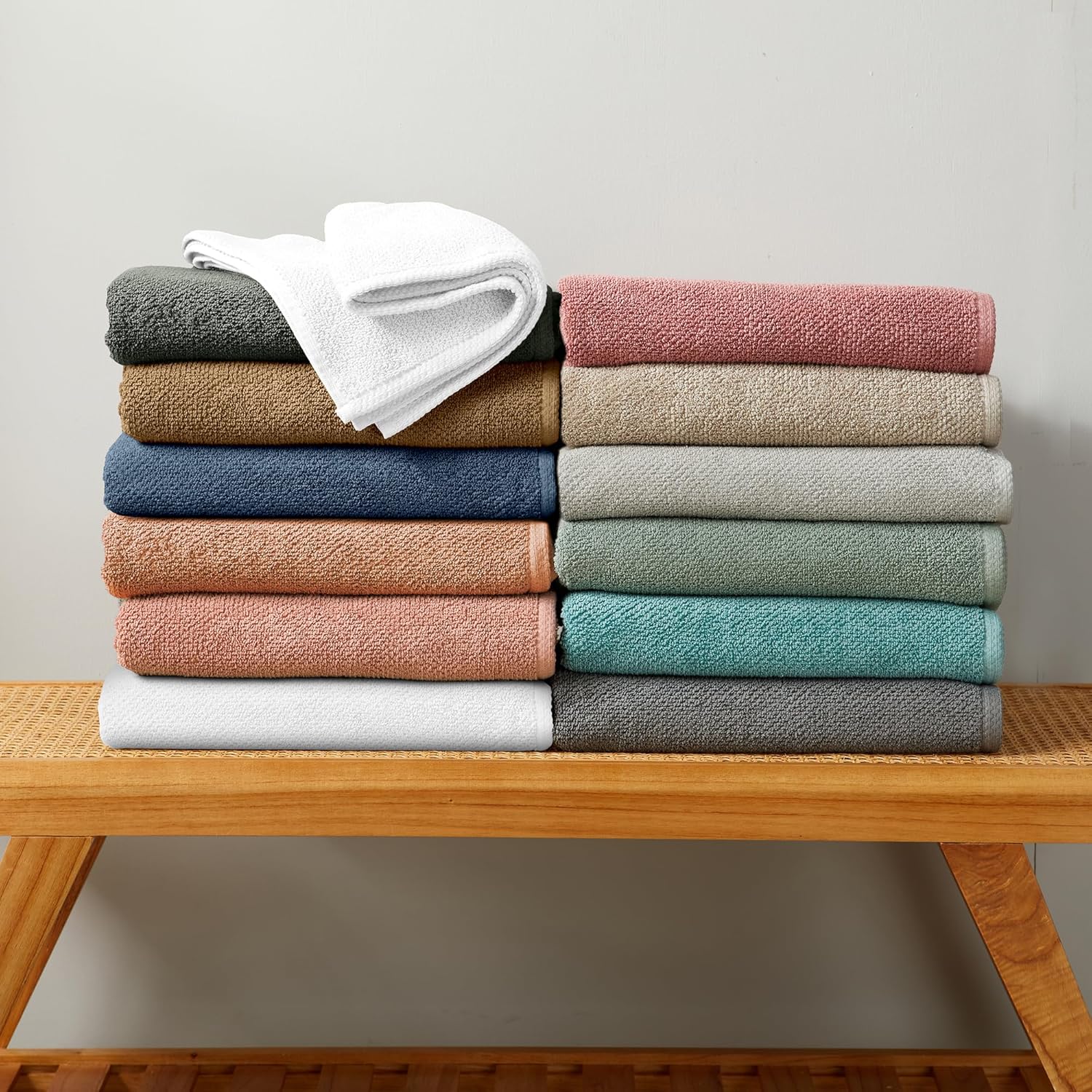 Great Bay Home White Bath Towels 6-Piece Set