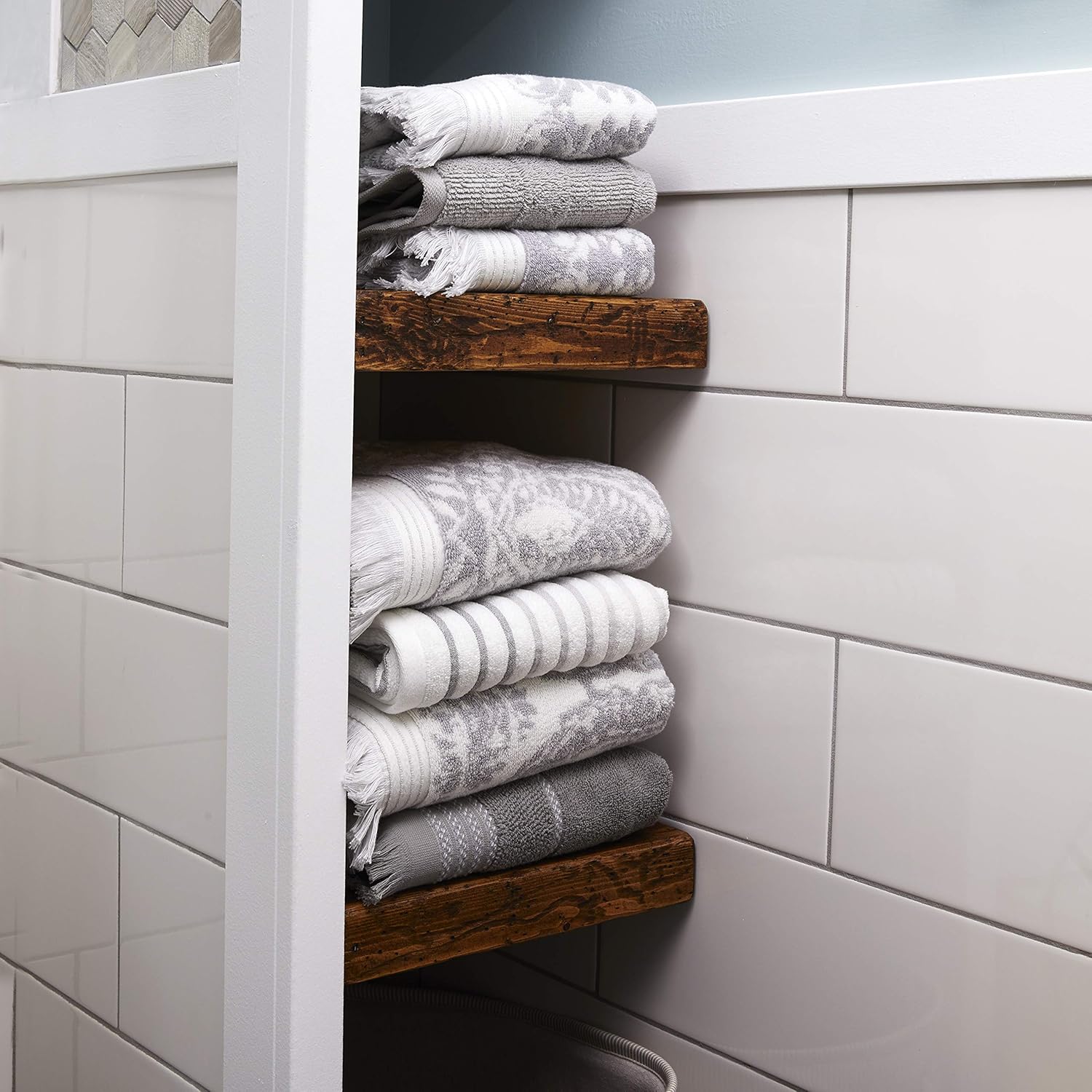 SKL Home Carrick Medallion Gray Bath Towel